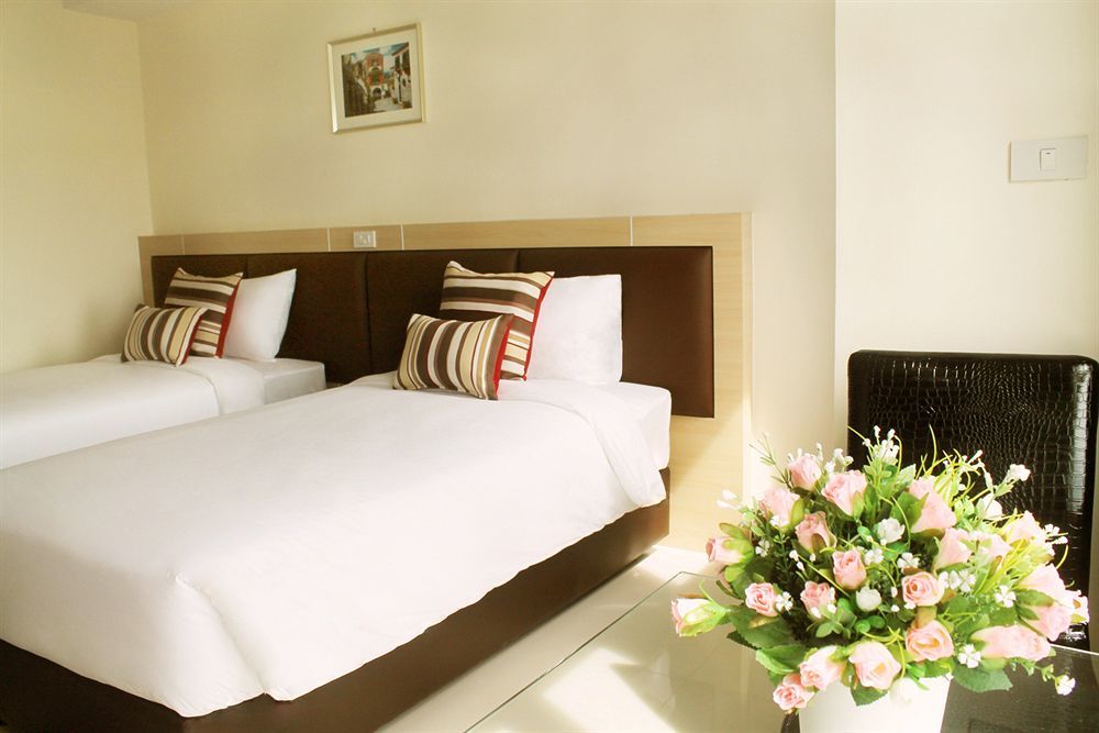 Oyo 234 Tara Grande Hotel & Spa Bangkok Exterior photo