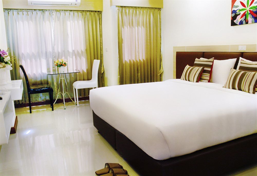 Oyo 234 Tara Grande Hotel & Spa Bangkok Exterior photo