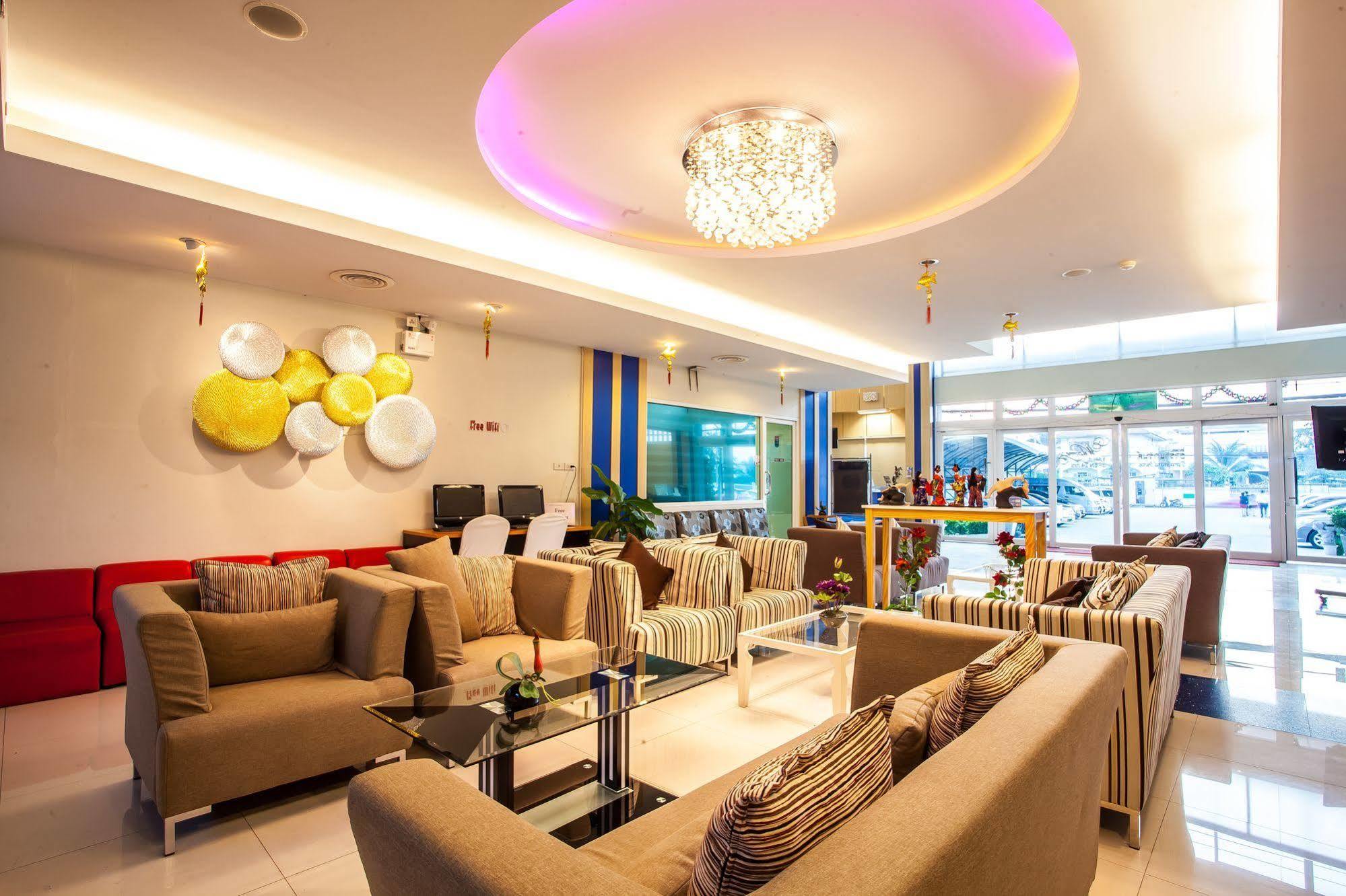 Oyo 234 Tara Grande Hotel & Spa Bangkok Exterior photo