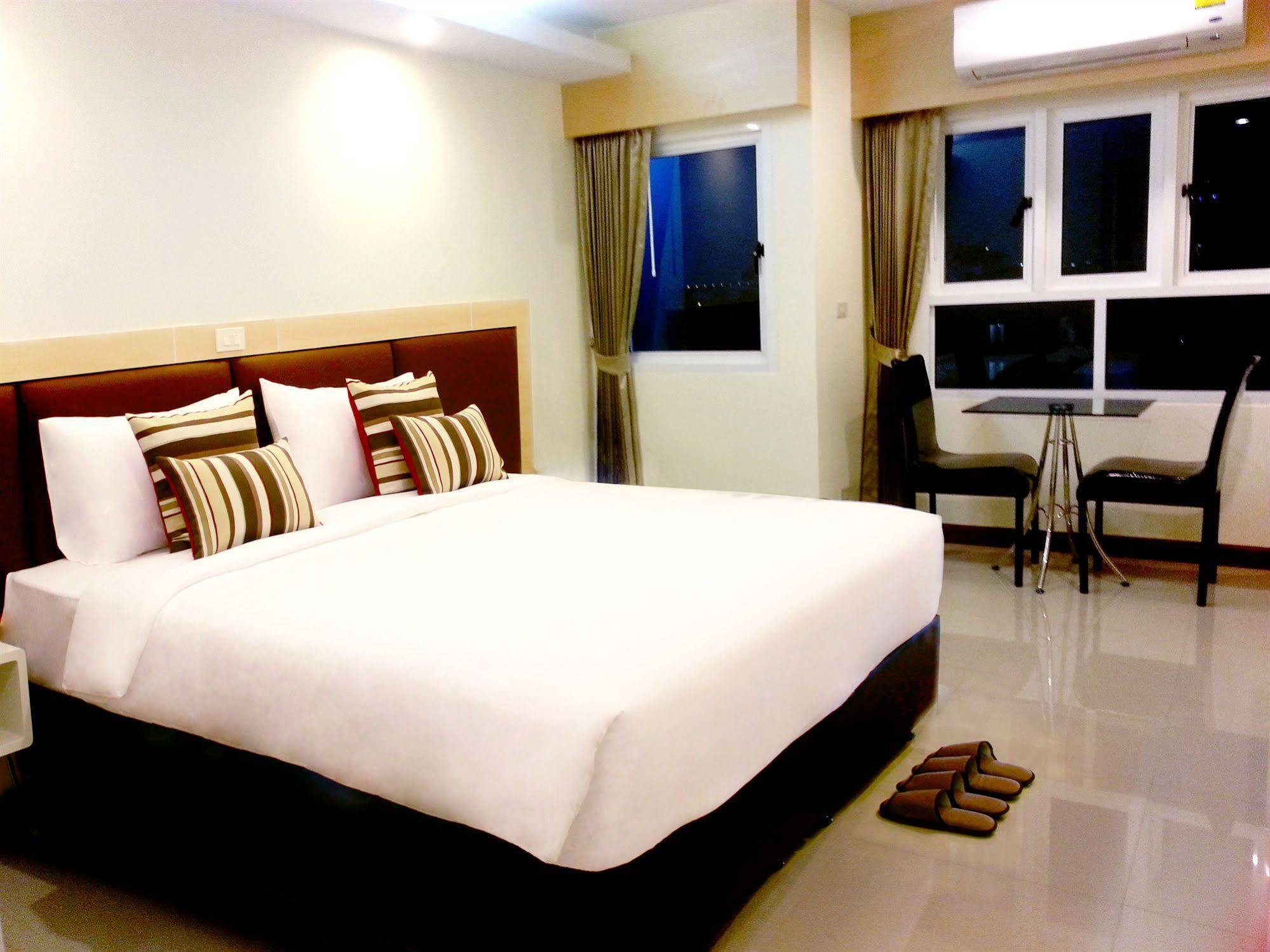 Oyo 234 Tara Grande Hotel & Spa Bangkok Exterior photo