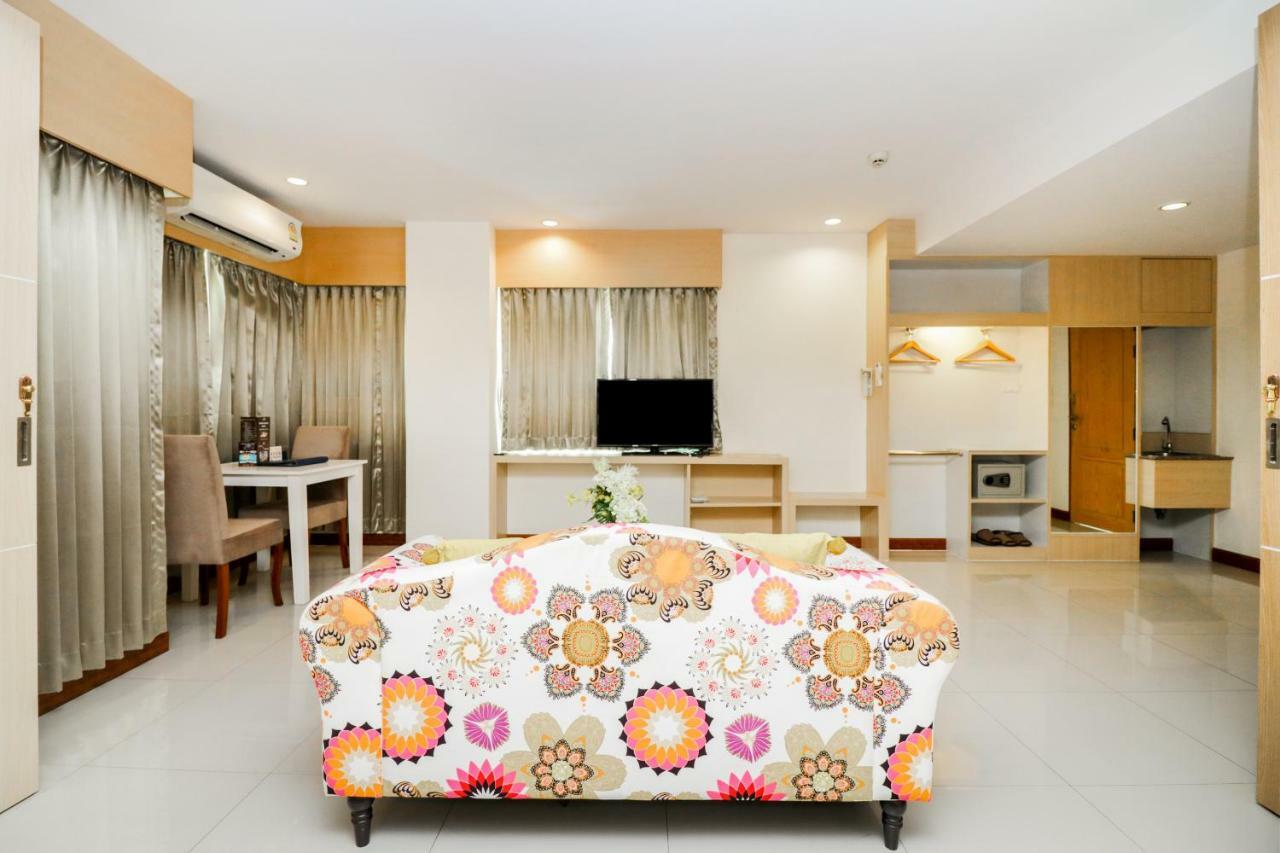 Oyo 234 Tara Grande Hotel & Spa Bangkok Exterior photo
